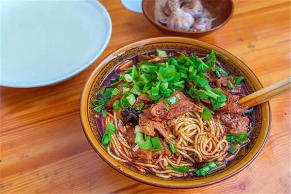 李先生加州牛肉面加盟