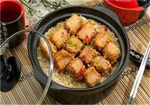 陽(yáng)山牛雜煲仔飯加盟