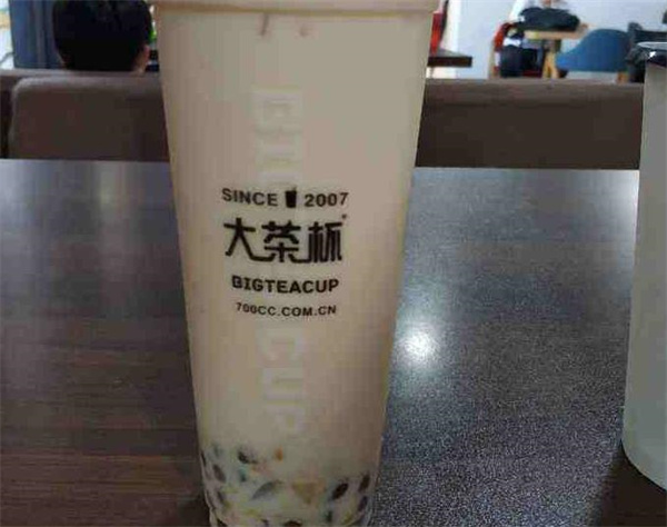 大茶杯裝奶茶