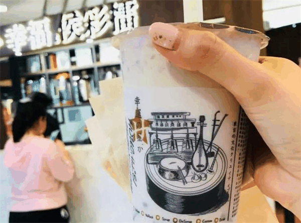 侯彩擂奶茶