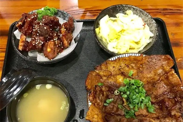 燒丼株式會(huì)社快餐加盟