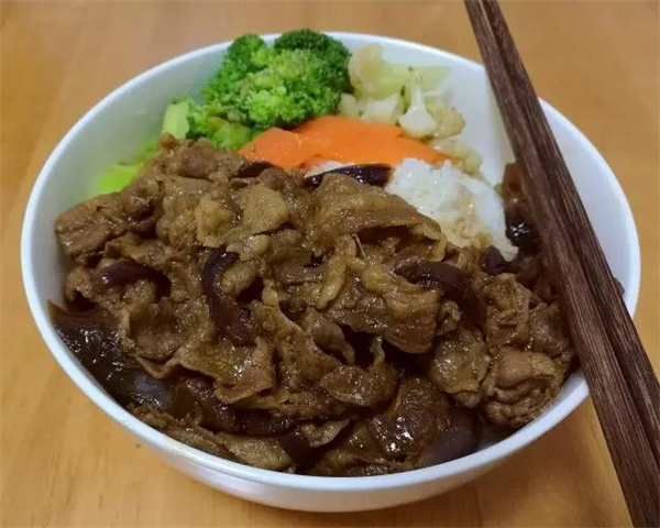 食一鍋肥牛飯