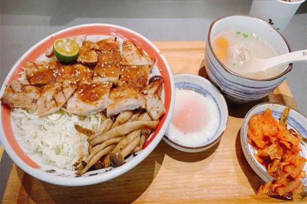 肴可及脆皮雞肉拌飯