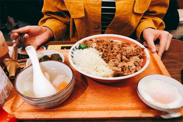 肴可及脆皮雞肉拌飯