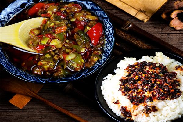 甲飯乙湯牛肉醬拌飯