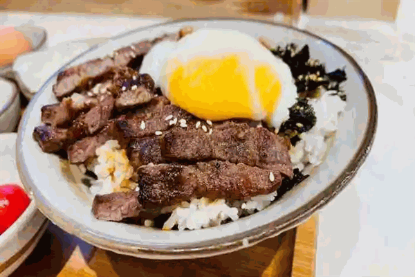 悟仟里日式燒肉丼飯