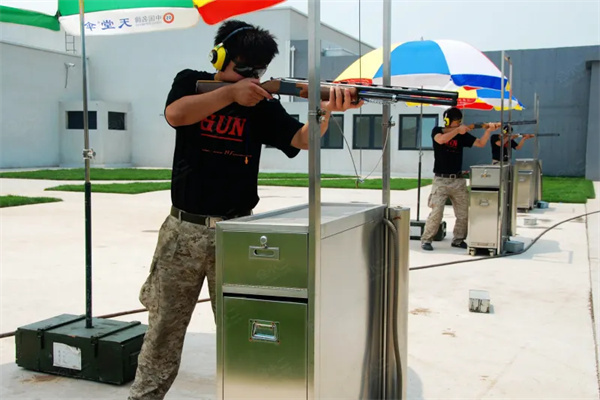 槍林彈雨射擊場