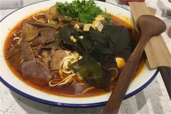 牛上牛牛肉面加盟