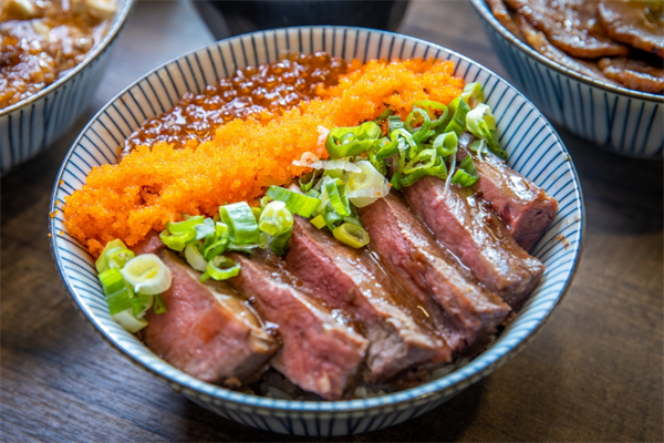 青山稻大碗燒肉飯